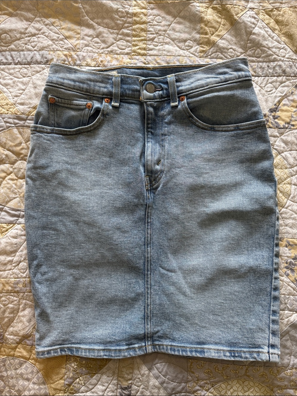 Levi’s Low Midi Skirt Light Wash size 27